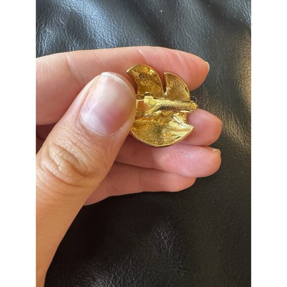 Vintage Trifari Clip On 1 Earring Replacement White Shell Gold Women's Glam - Picture 3 of 4